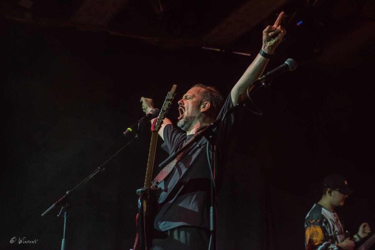 Фото Это аншлаг! Александр Пушной собрал полный зал на двухчасовом концерте в Новосибирске  — ФОТОРЕПОРТАЖ 28